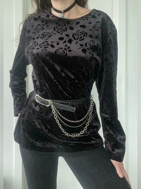 Vintage 90’s Whimsygoth witchy grunge black velvet floral long sleeve loose top